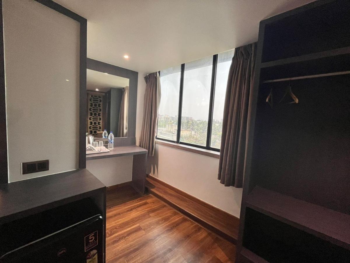 Hotel Pacific By Bestays - Mumbai — Photos 2